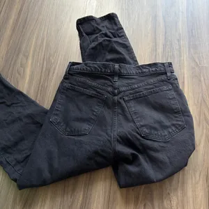 Abercrombie Straight High-Rise Jeans thumbnail 3