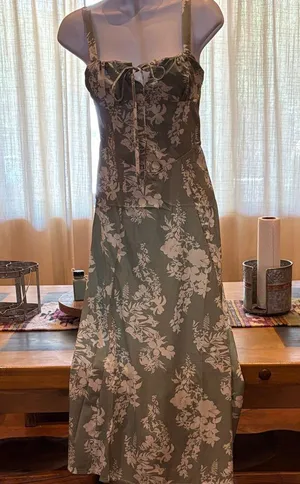 NWOT Floral Green Midi Dress thumbnail 4