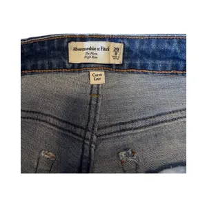Abercrombie & Fitch Curve Love High Rise Mom‎ Jeans Blue 29/8 Medium Wash Denim thumbnail 3