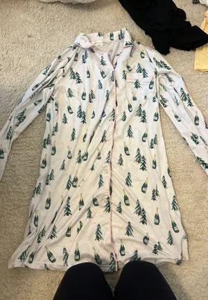 Royal Standard night gown thumbnail 1