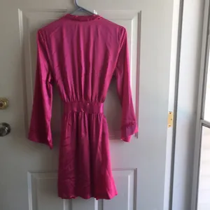 Womens Morgan Taylor Super Sexy Lightweight Silky Satiny Pink Robe Size Small thumbnail 10