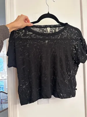 Lululemon Workout Top Black thumbnail 2