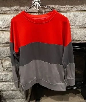 *5 for $45* Women's Medium Red Gray Colorblock Sweatshirt thumbnail 1