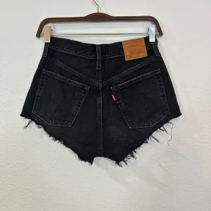 Levi's 501 Raw Hem Buttonfly Shorts thumbnail 3