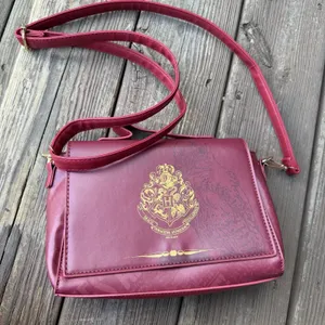 SHEIN Harry Potter Hogwarts Burgundy Crossbody Bag Faux Leather Wizard Purse thumbnail 1