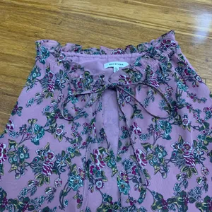 Max Studio Floral Print Tank Top Womens Size Large Purple Ruffle Neck Blouse‎ thumbnail 2