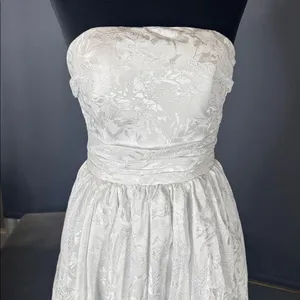Women’s White Floral Strapless Prom Formal Dress Zip & Corset Back Size 2/4 NWOT thumbnail 2