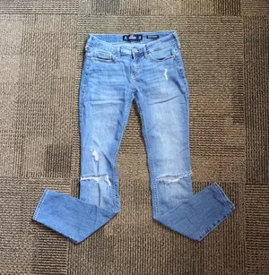 Low-Rise Super Skinny Jeans thumbnail 1