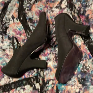 Hocus pocus perfect Vintage Mary Jane’s with purple soles and curved 3 in heels thumbnail 8