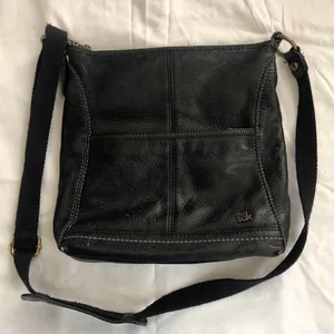 The Sak Black leather crossbody bag tote shoulder hand bag purse gold hardware Measurement in pics thumbnail 1
