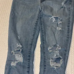 Levi's 711 Skinny Distressed Ankle Jeans Size 28 Light Blue Holes Frayed thumbnail 8