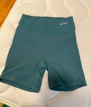 Amazon green scrunched gym shorts thumbnail 8