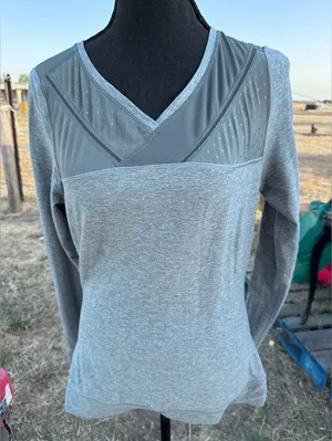 Lululemon Athletica Women’s Gray V-Neck Women's Top thumbnail 1
