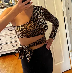 CROPPED LEOPARD ONE SLEEVE TIE TOP Multi Size L thumbnail 3