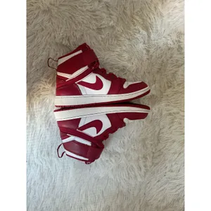 Air Jordan 1 Hi FlyEase Cardinal Red US 5 Youth / Women’s 6 thumbnail 9
