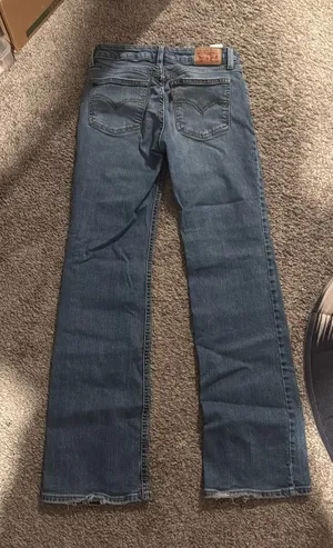 Levi’s Low-Rise Bootcut Jeans thumbnail 2