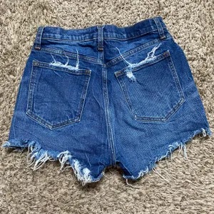 Abercrombie High Rise Mom Short Curve Love thumbnail 2