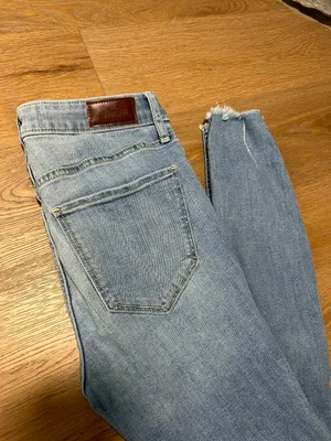 Hollister Size 28 ripped skinny jeans thumbnail 4