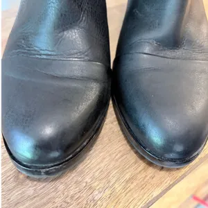 GRAY Sandy Black Leather Cap Toe Ankle Boots Back Zip Block Heel Minimalist 8.5M thumbnail 7