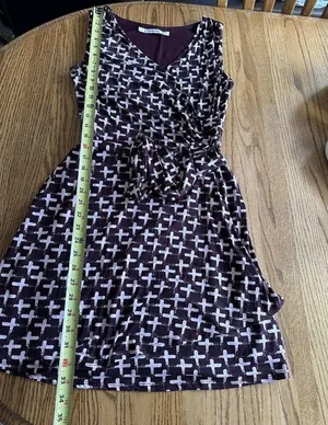 Women’s ShortSleeve Geometric Print Faux Wrap Stretch Dress Size Small Maroon thumbnail 7