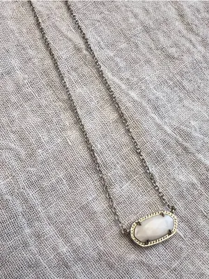 Kendra Scott Elisa Gold and White Necklace thumbnail 1