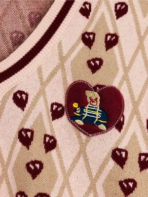 Sleeveless V-Neck Heart Argyle Knit Vest in Blush thumbnail 4