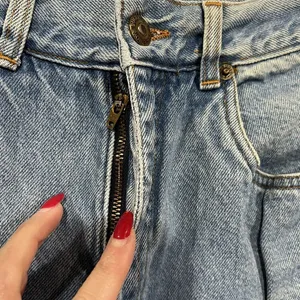 Vintage 90s Jr Size 7‎ Bugle Boy Jeans Distressed Blue High Rise Mom Tapered Leg thumbnail 5