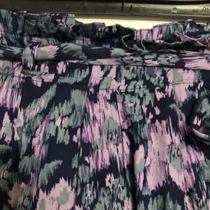 Old navy paper bag ruffle abstract‎ floral skirt women’s size 2 with belt thumbnail 6