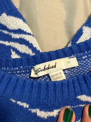 Subdued Cropped Sweater Size M thumbnail 4
