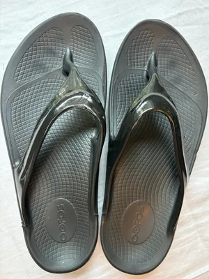 OOFOS OOlala Black Thong Recovery Sandals Flip Flops Women’s 9 thumbnail 1