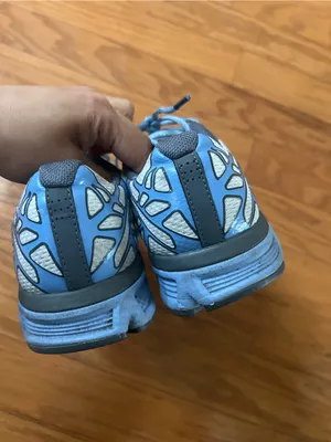 Like new Under Armour women Athletic Shoes size 7.5 thumbnail 3