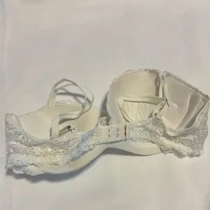 Victoria's Secret White Lace Full Coverage Bra thumbnail 2