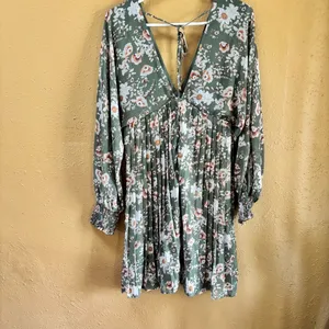 She + Sky Olivia Dress Olive Floral Pleated Mini V-Neck Open Back NWT Large thumbnail 5