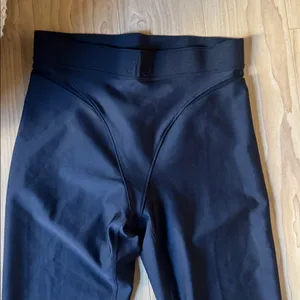 ALO Yoga Midnight Black Leggings thumbnail 2