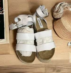 Steve Madden White Platform Sandal Sz 8 thumbnail 1