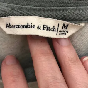 Abercrombie & Fitch Boxy Sweatshirt Medium thumbnail 3