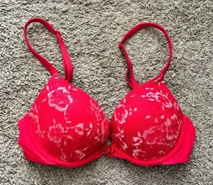 Victoria’s Secret Body By Victoria Push Up Bra Size 32C Red Lace Valentines thumbnail 1