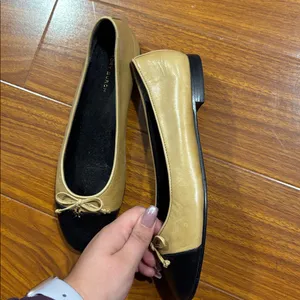 Tory Burch Leather Cap Toe Ballet Flat in Ginger Shortbread / Perfect Black thumbnail 2