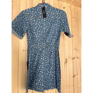 NWT Lulus Renske Light Wash Floral Print Denim Mini Dress Night Out Size XS thumbnail 5