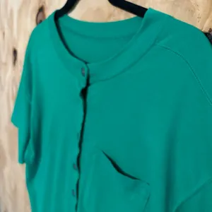 Vintage Basic Essentials Kelly Green Button Up T-shirt Size Large thumbnail 2