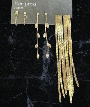 Free Press set of 3 gold tone floral design earrings NEW thumbnail 1