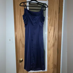 Lulu’s Hollywood Woman Navy Blue Satin Midi Dress thumbnail 4