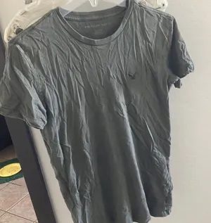 FINAL MARKDOWN American eagle tee xs thumbnail 1
