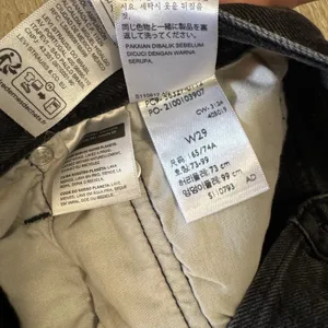 Levi's 501 Original Shorts Womens W29 Black Denim Cutoff Button Fly Raw Hem thumbnail 4