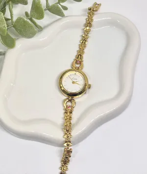 Vintage style gold tone flower detail band thumbnail 1