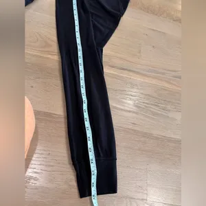 Lululemon Align Jogger 28"
Black size 4 thumbnail 9