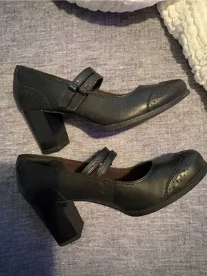 Chunky heel pumps size 8 thumbnail 4