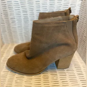 Urban Outfitters Women‎ Taupe Suede Block Heel Ankle Boots Size 9 Back Zip Boho thumbnail 2