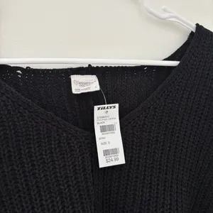 Black Tilly’s V Neck Sweater thumbnail 2