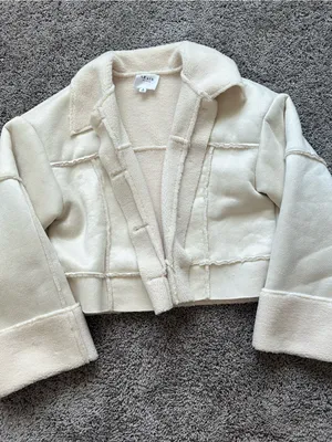 Le Lis Cream Cropped Teddy Shearling Jacket thumbnail 3
